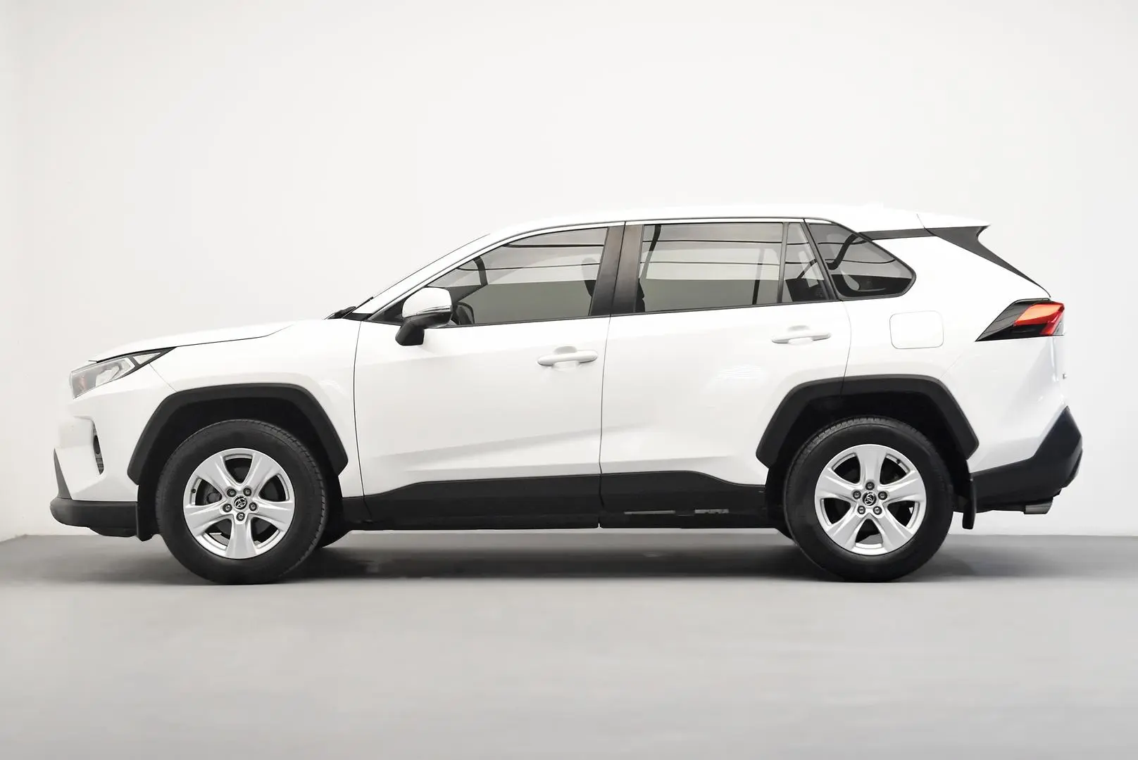 2019 Toyota RAV4 Gallery Image 4