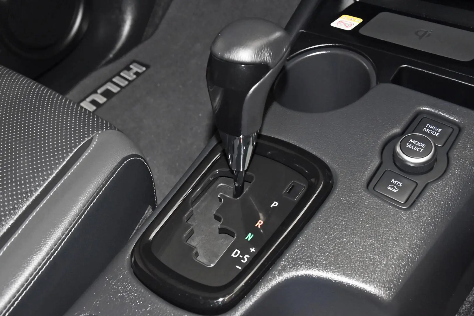 2025 Toyota Hilux Gallery Image 13