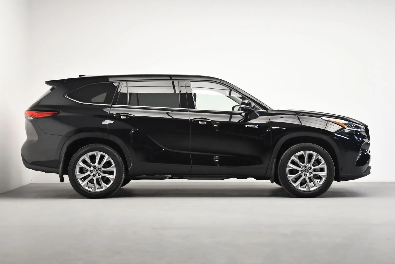 2024 Toyota Kluger Gallery Image 3