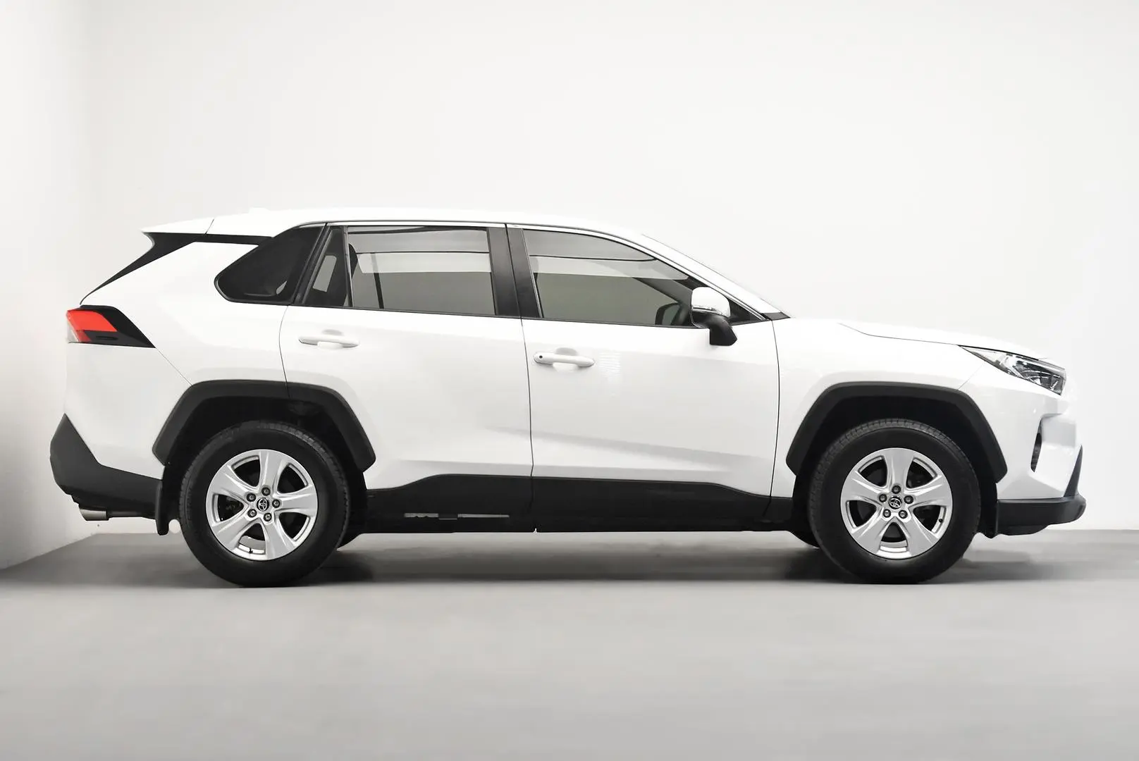 2019 Toyota RAV4 Gallery Image 3