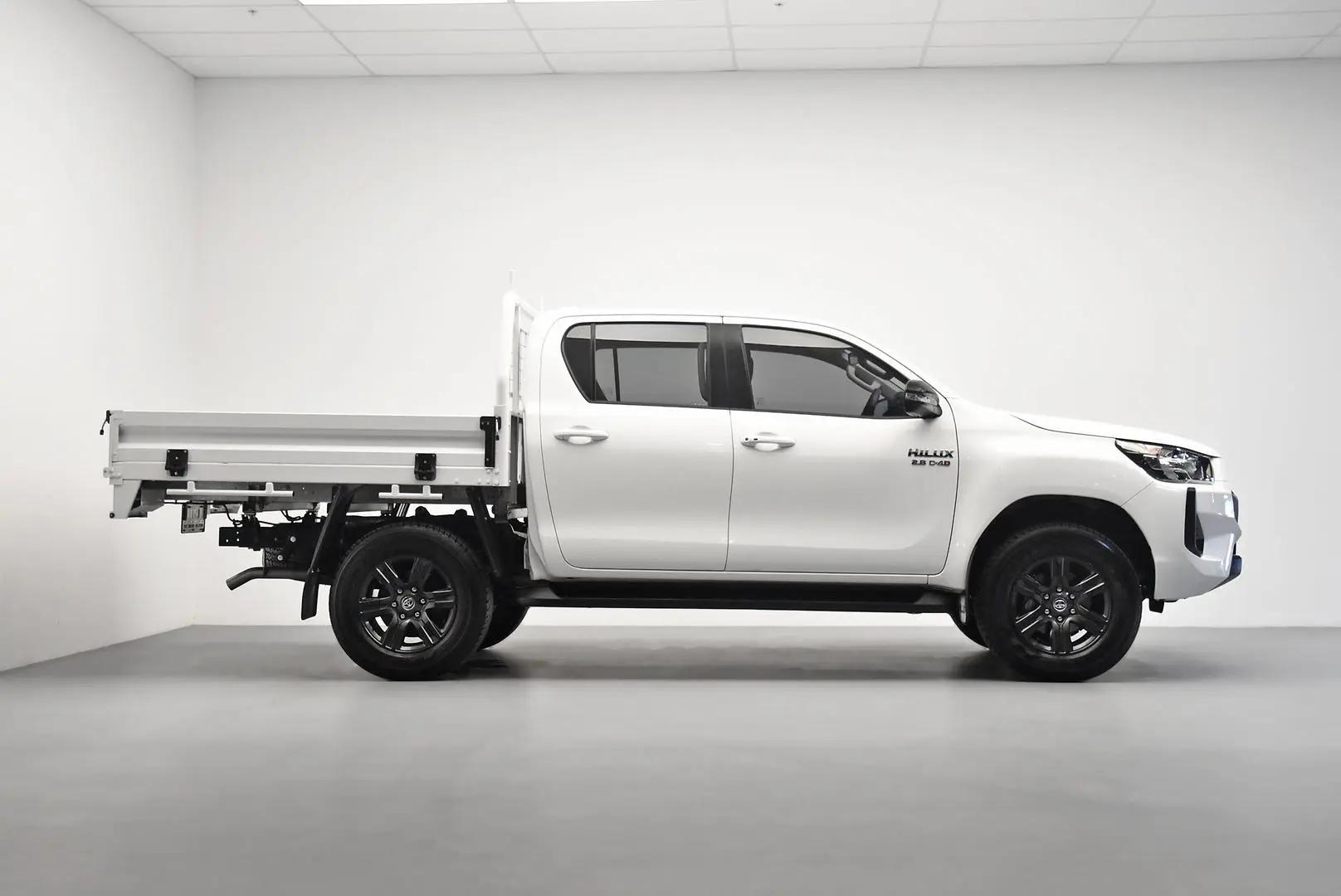 2024 Toyota Hilux Gallery Image 3