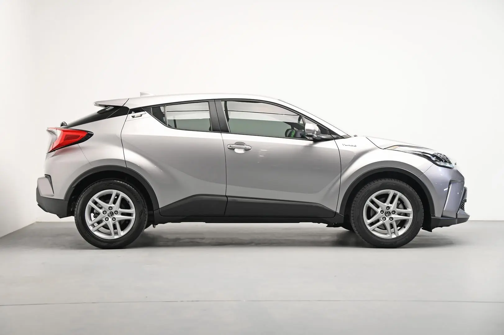 2022 Toyota C-HR Image 3