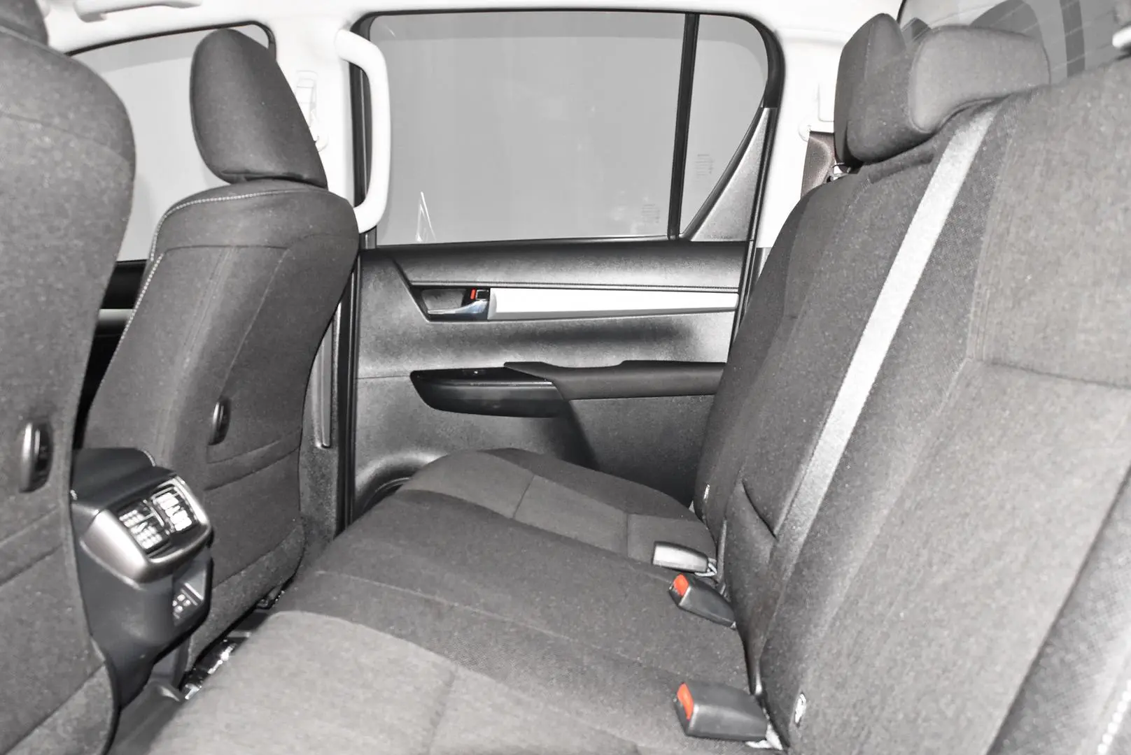 2025 Toyota Hilux Gallery Image 18