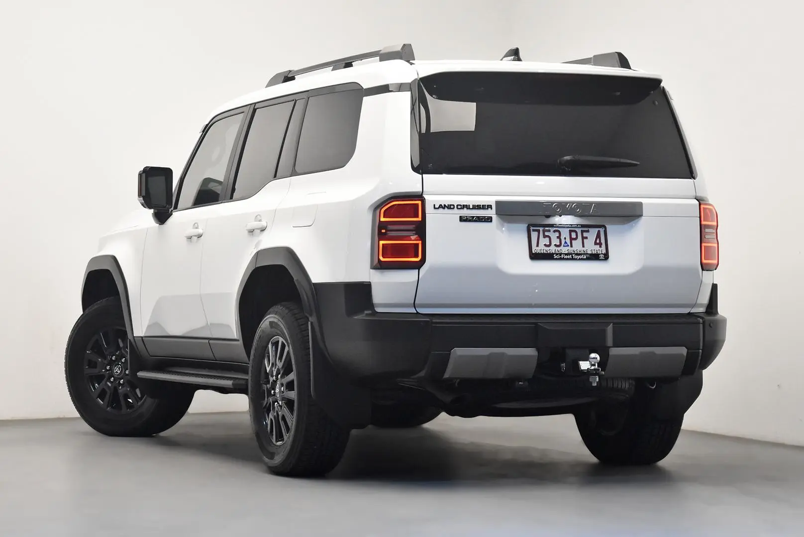 2025 Toyota Landcruiser Prado Gallery Image 5