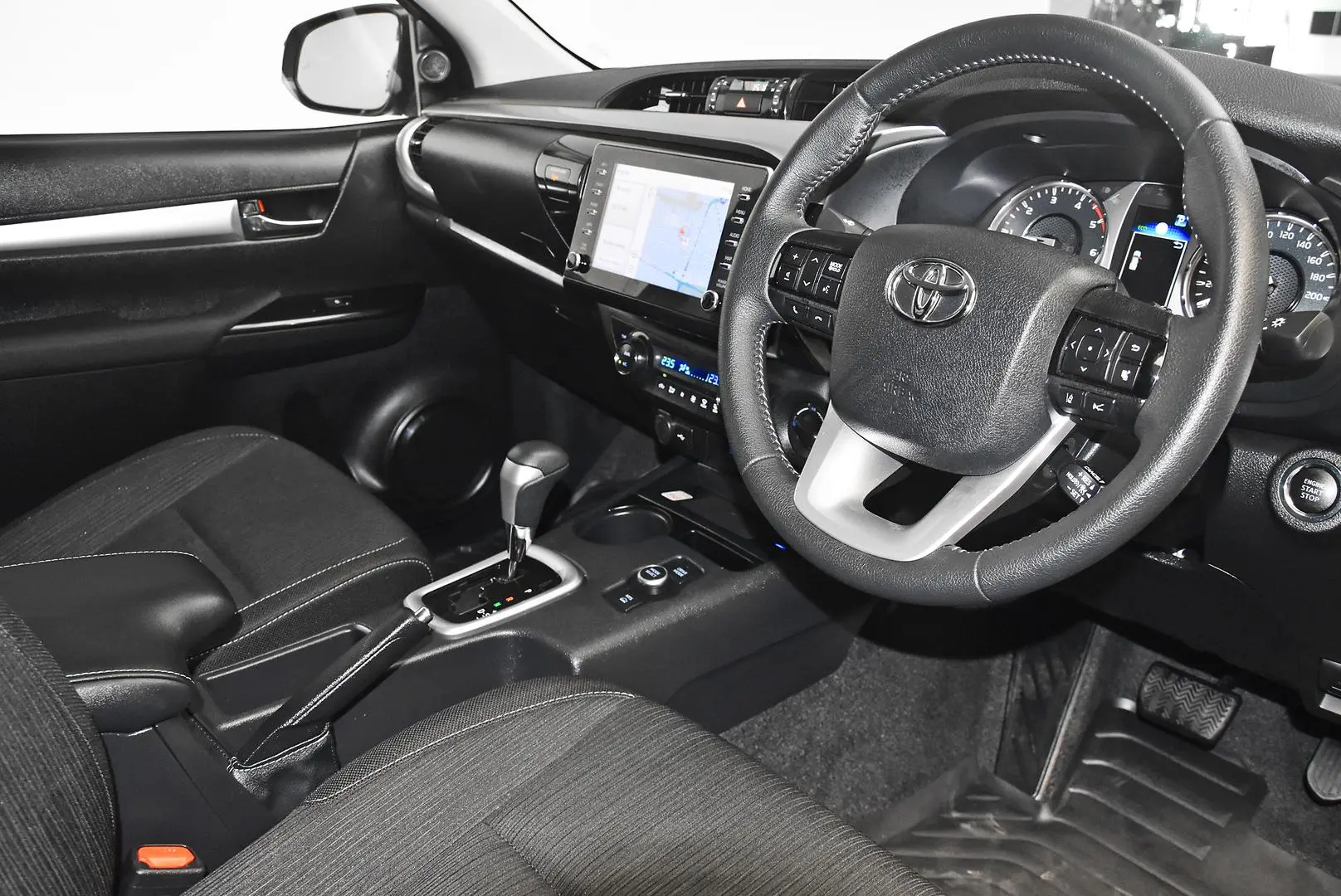 2024 Toyota Hilux Gallery Image 8
