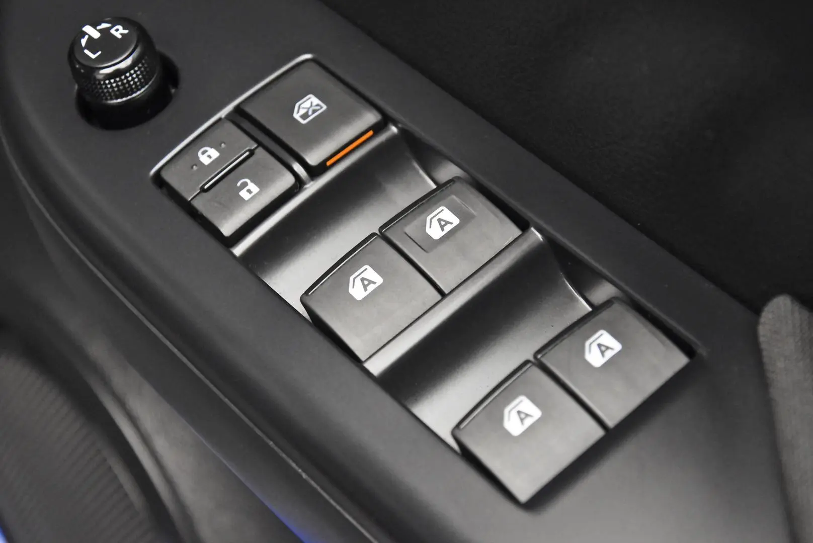 2024 Toyota Hilux Gallery Image 9