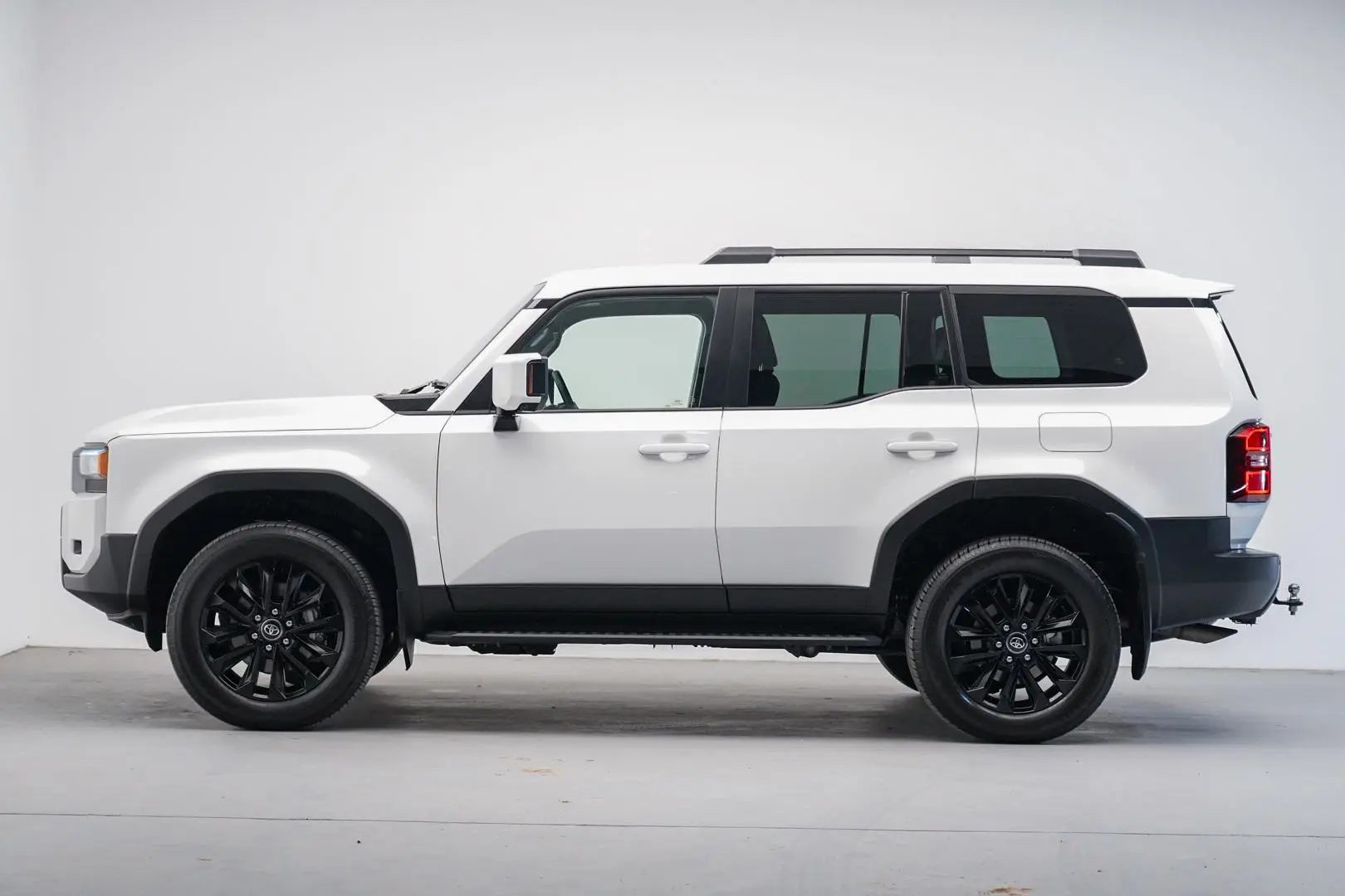 2024 Toyota Landcruiser Prado Gallery Image 3