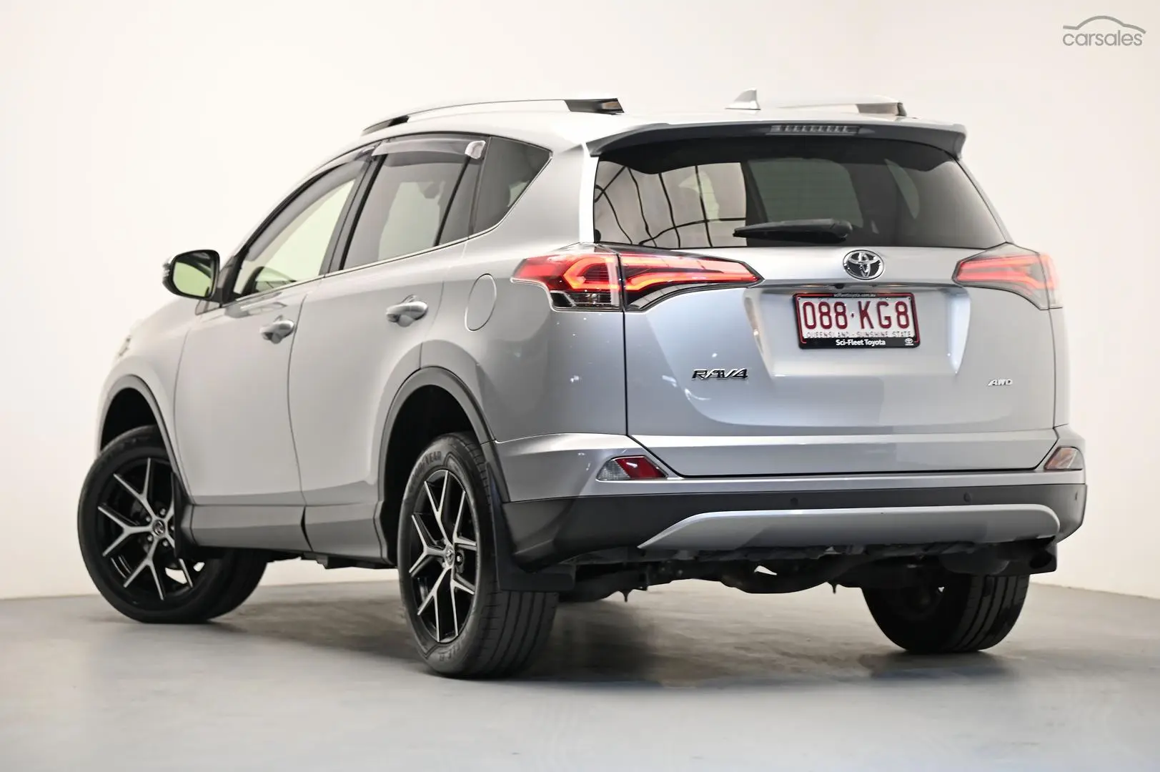 2017 Toyota RAV4 Image 5