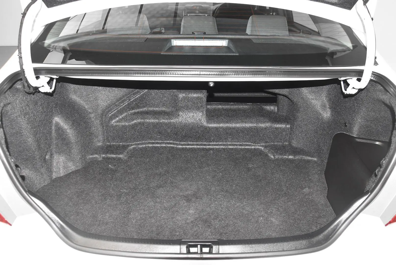 2017 Toyota Camry Gallery Image 21