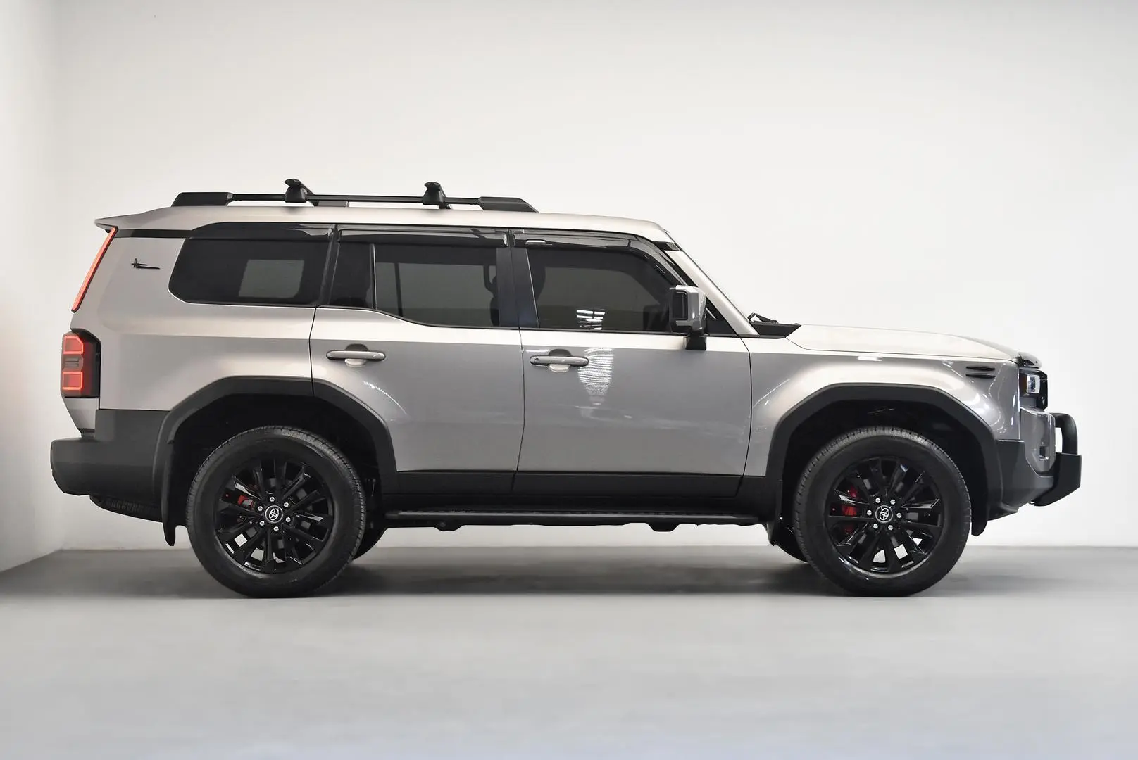 2025 Toyota Landcruiser Prado Gallery Image 3