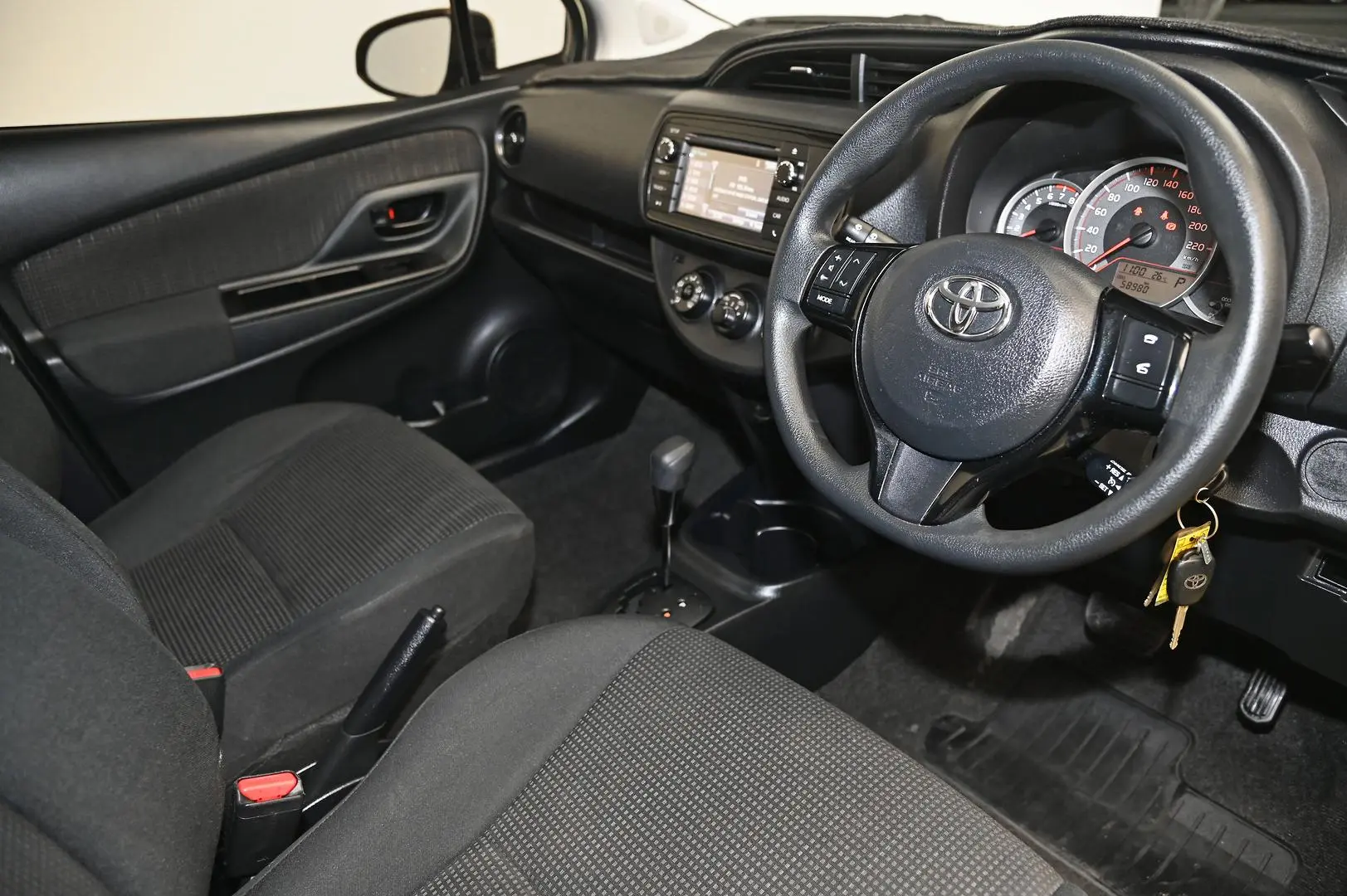 2017 Toyota Yaris Image 8