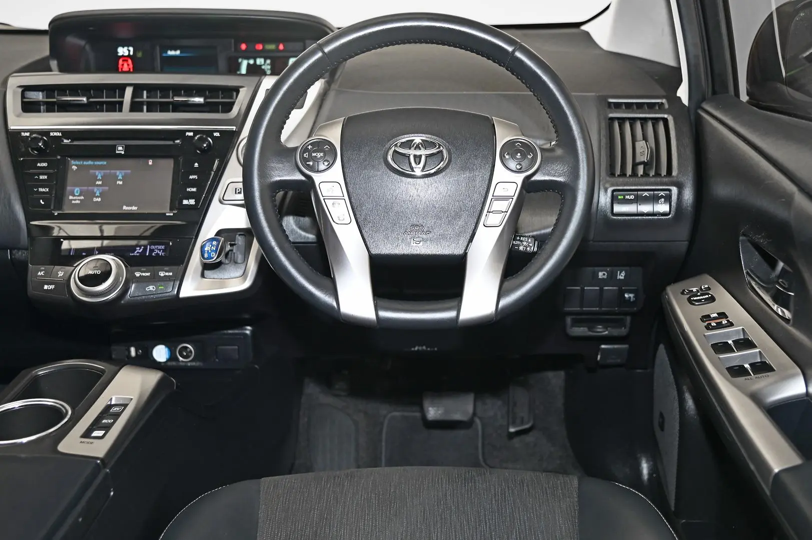 2019 Toyota Prius V Image 16