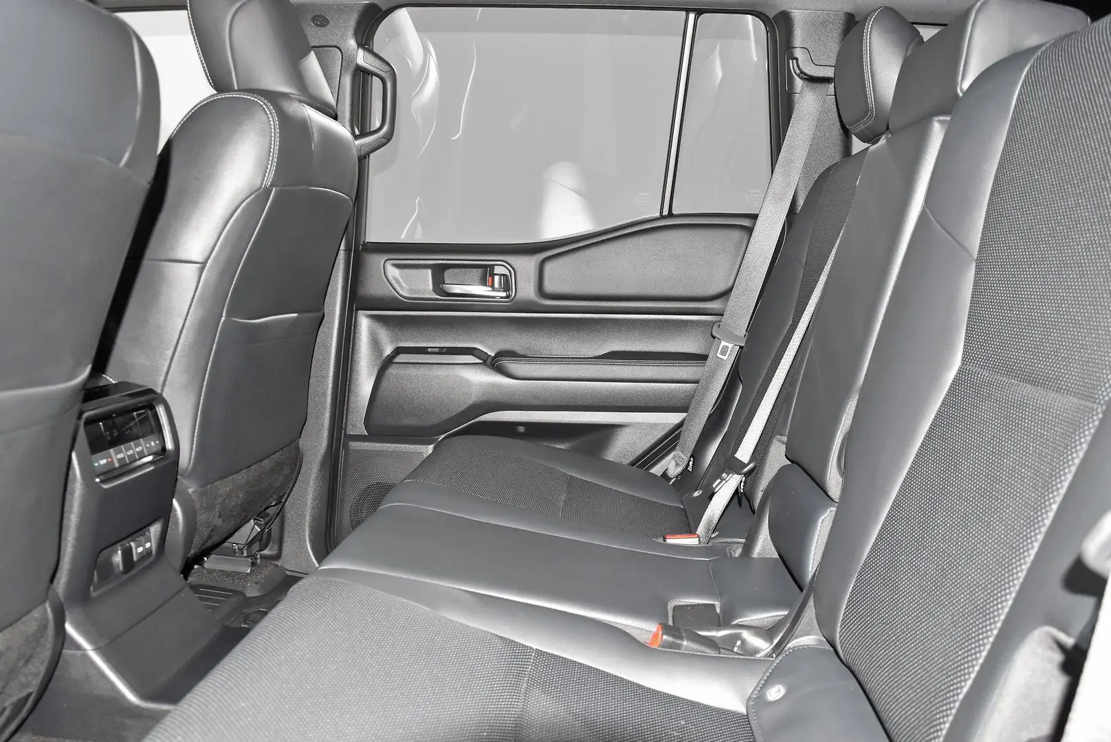 2024 Toyota Landcruiser Prado Gallery Image 19