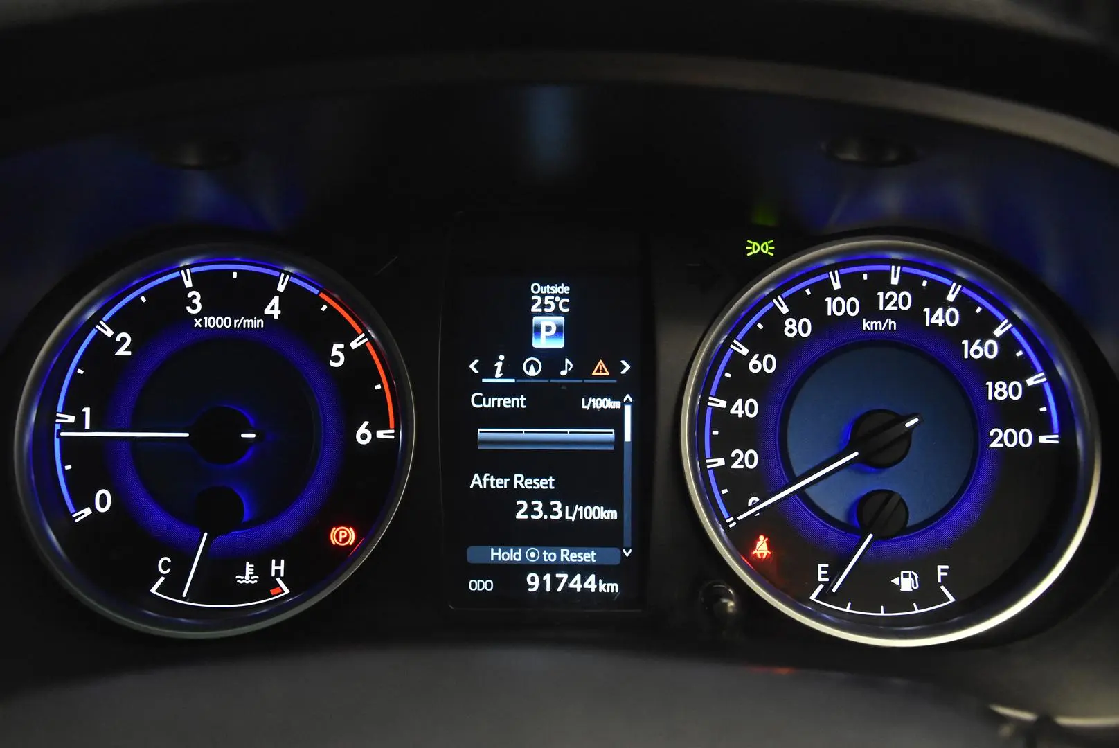 2019 Toyota Hilux Gallery Image 10