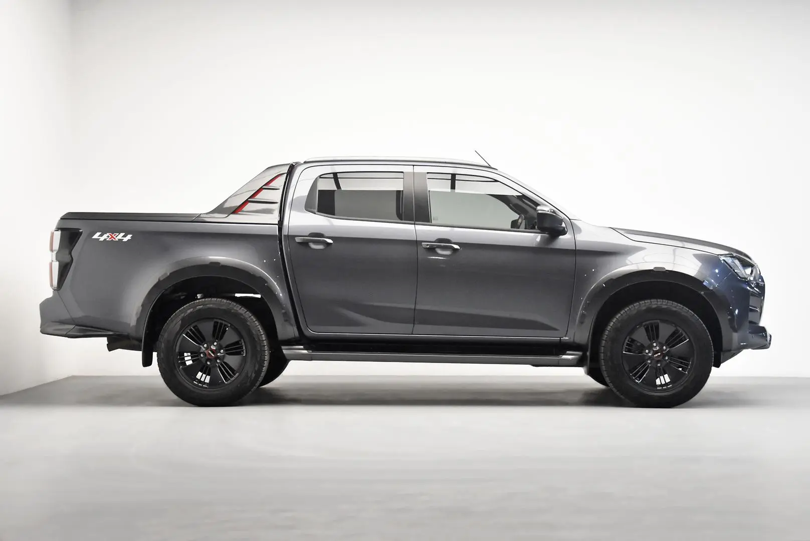2021 Isuzu D-MAX Gallery Image 3