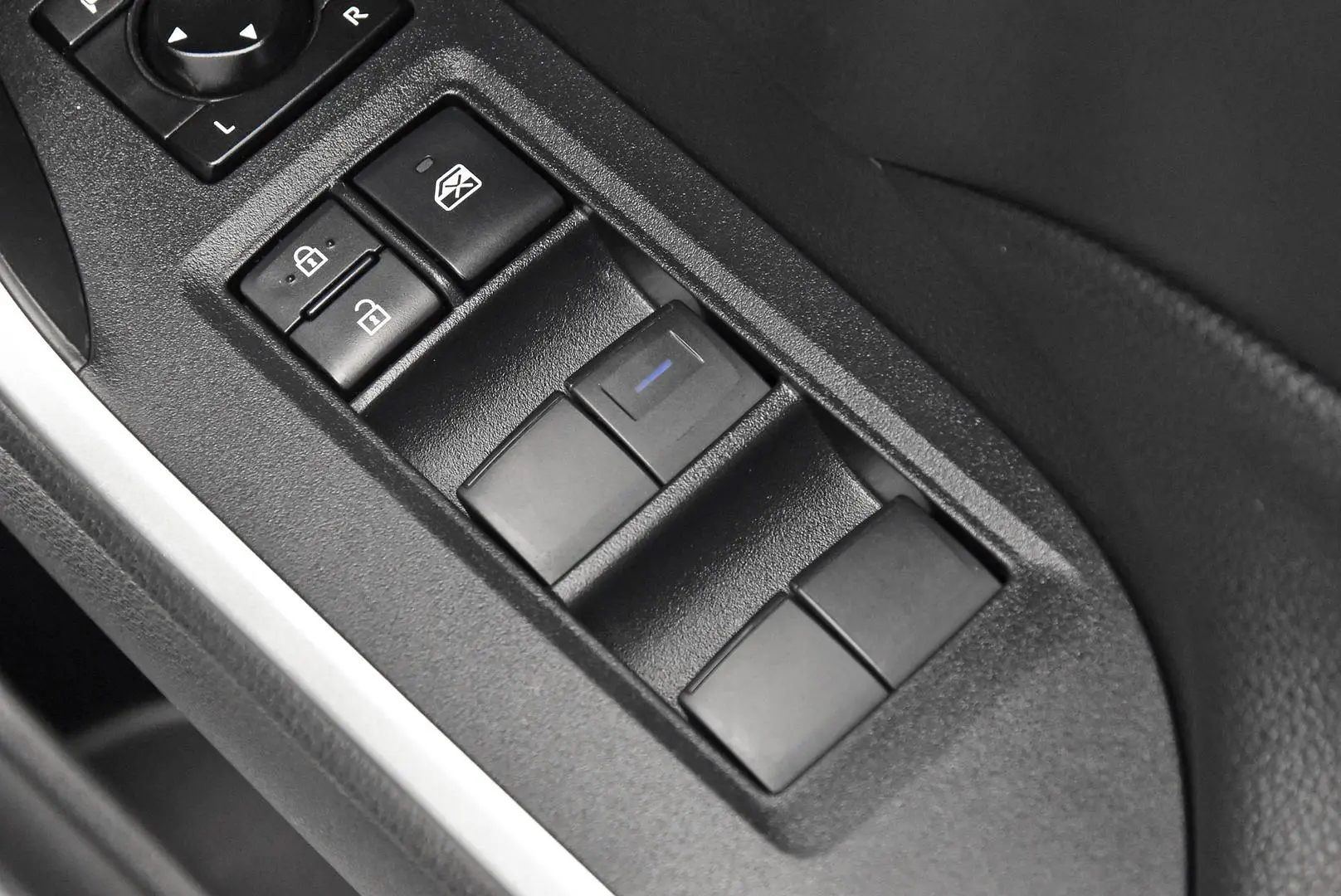 2020 Toyota RAV4 Gallery Image 9