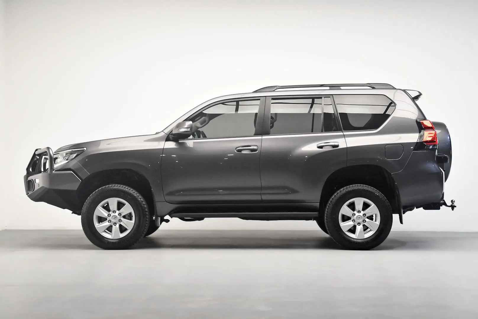 2018 Toyota Landcruiser Prado Gallery Image 4