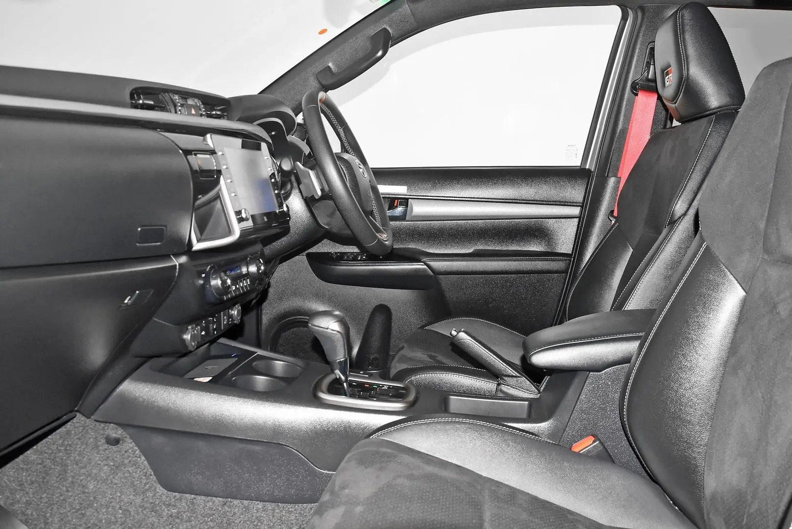 2024 Toyota Hilux Gallery Image 17