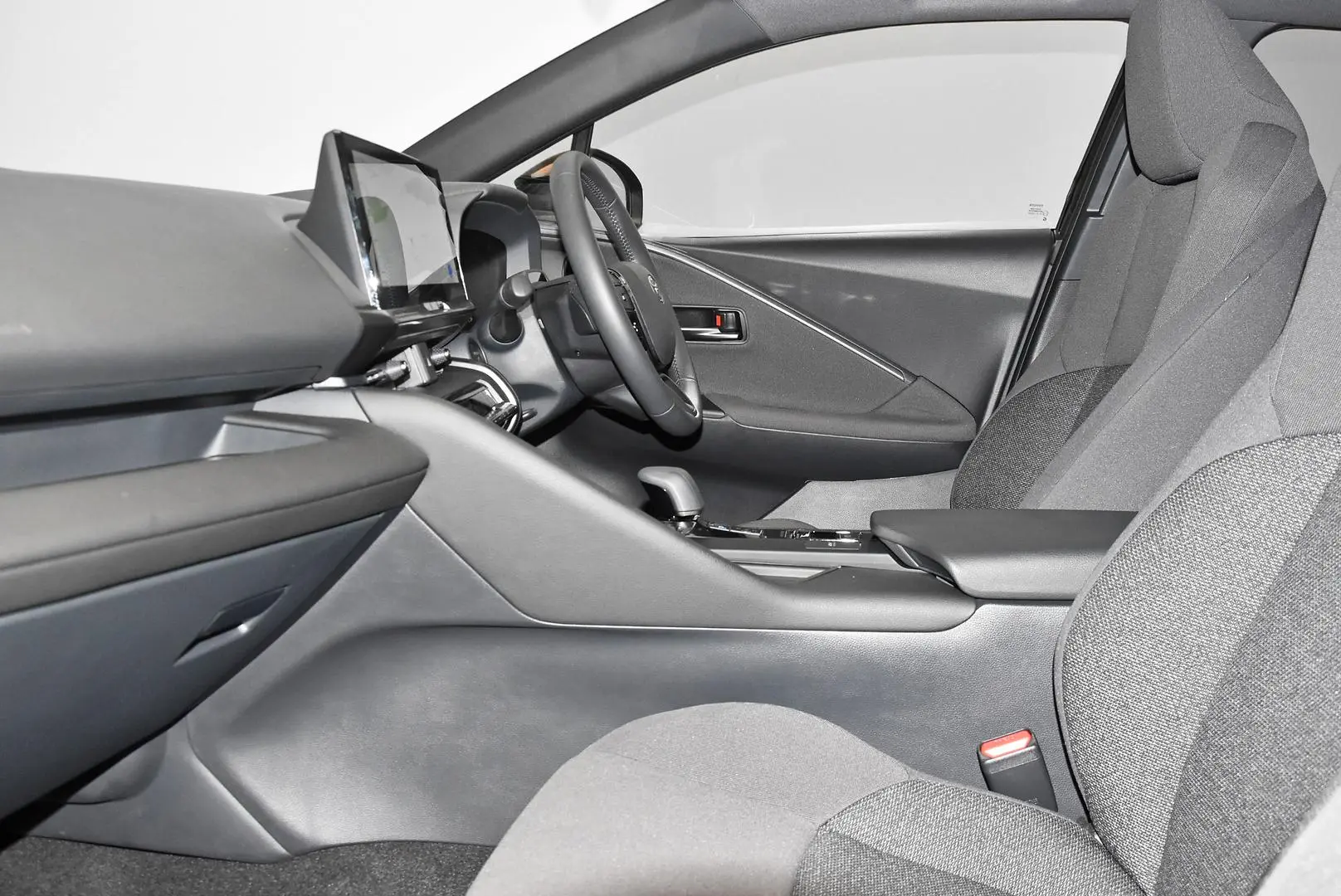 2025 Toyota C-HR Gallery Image 17