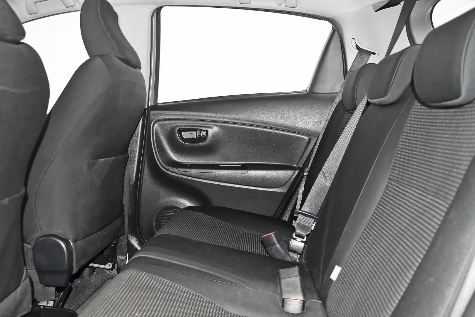 2015 Toyota Yaris Gallery Image 18
