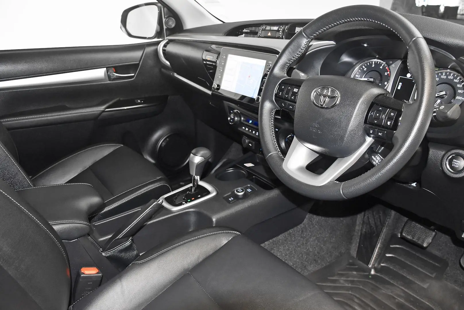 2024 Toyota Hilux Gallery Image 8