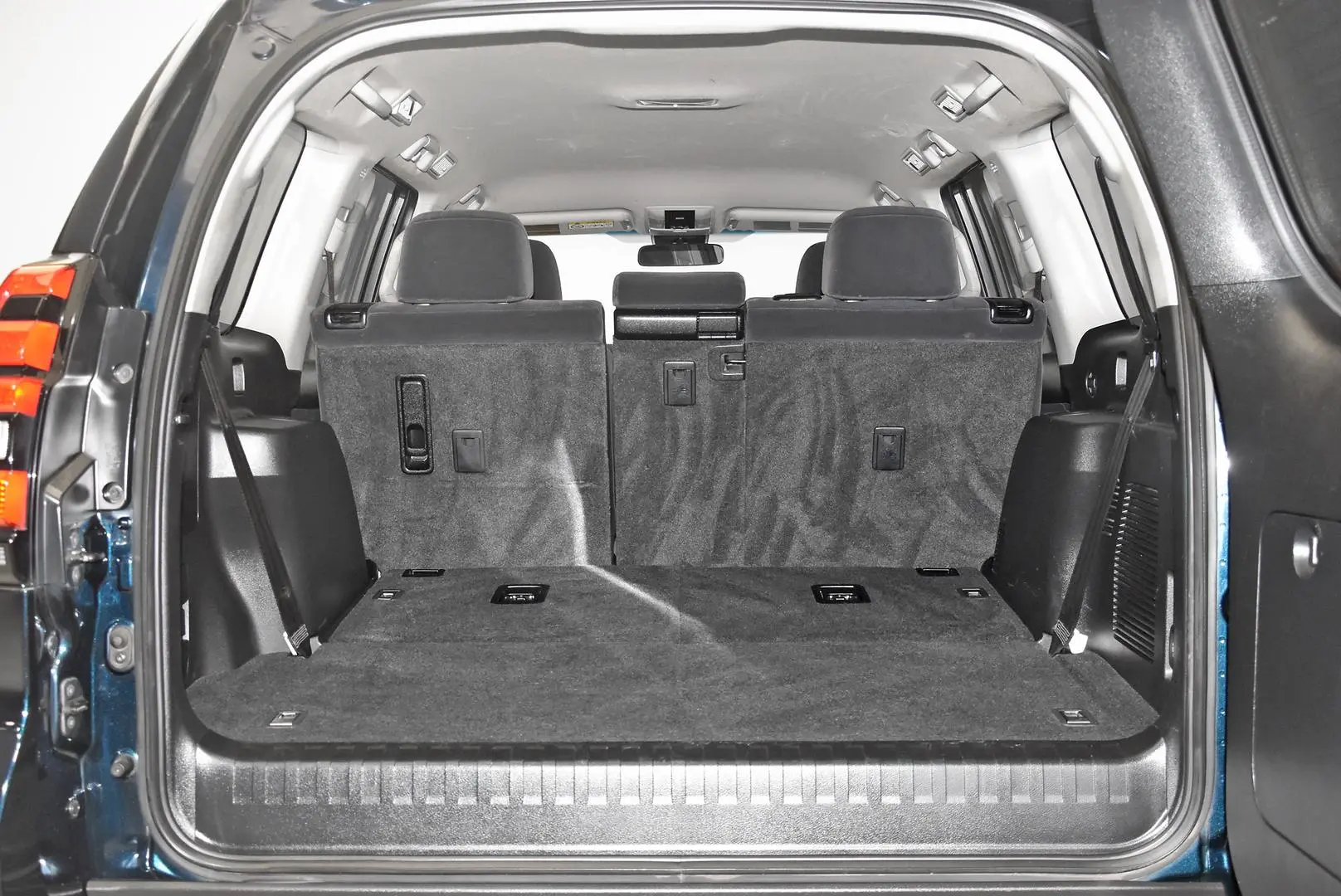 2019 Toyota Landcruiser Prado Gallery Image 19