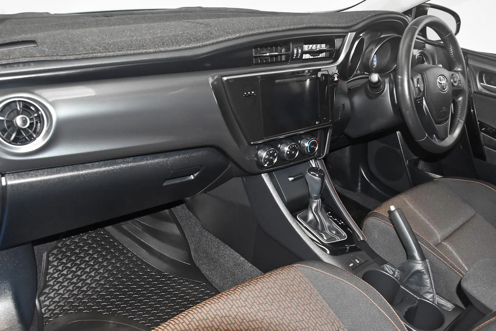 2016 Toyota Corolla Gallery Image 16