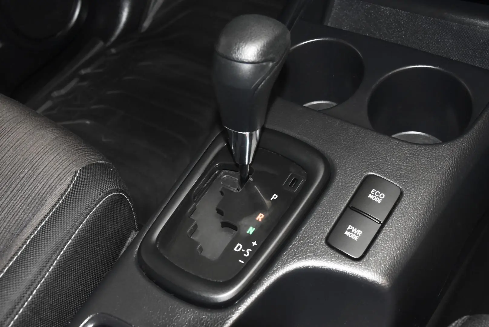 2018 Toyota Hilux Gallery Image 13