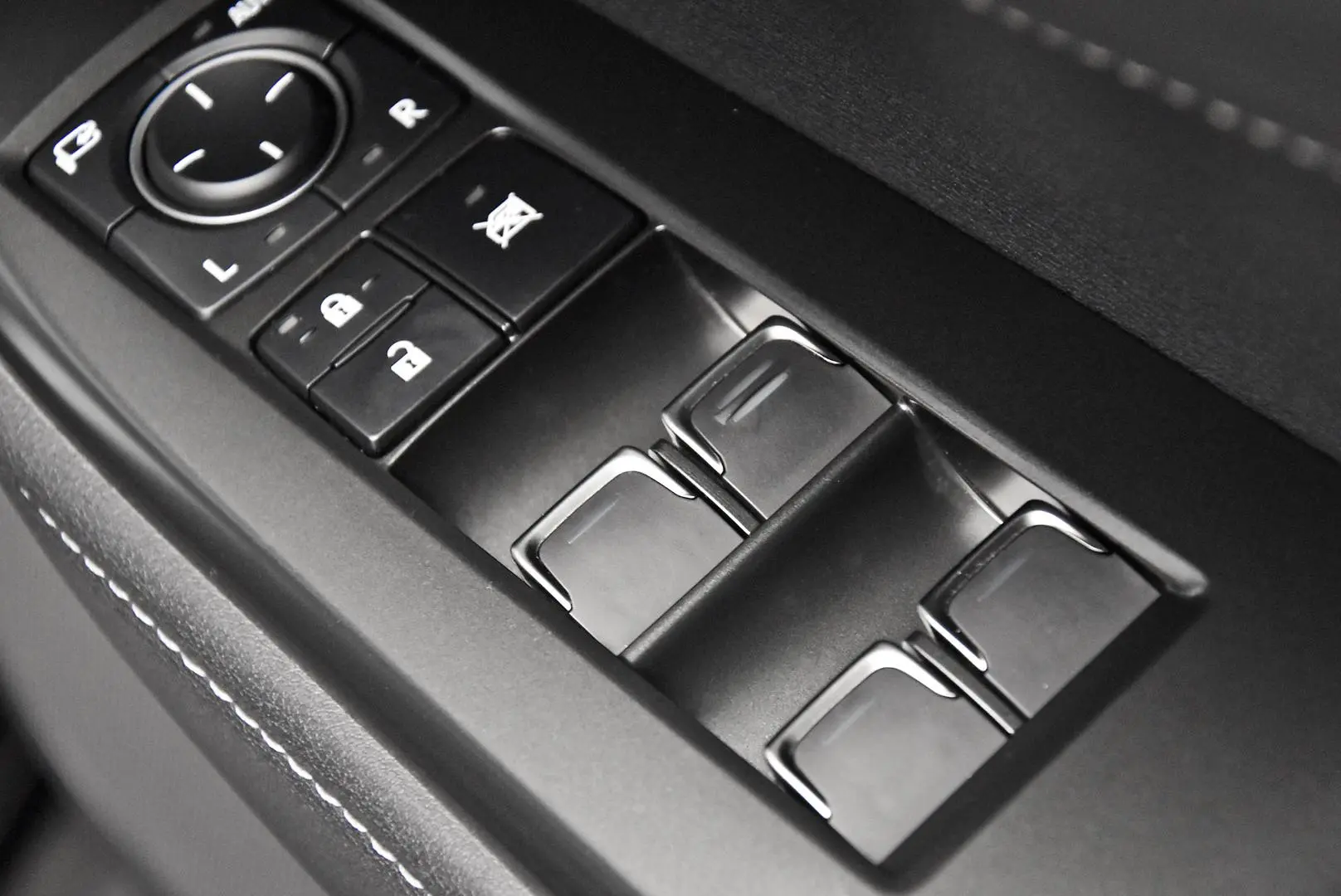 2022 Lexus NX Gallery Image 9