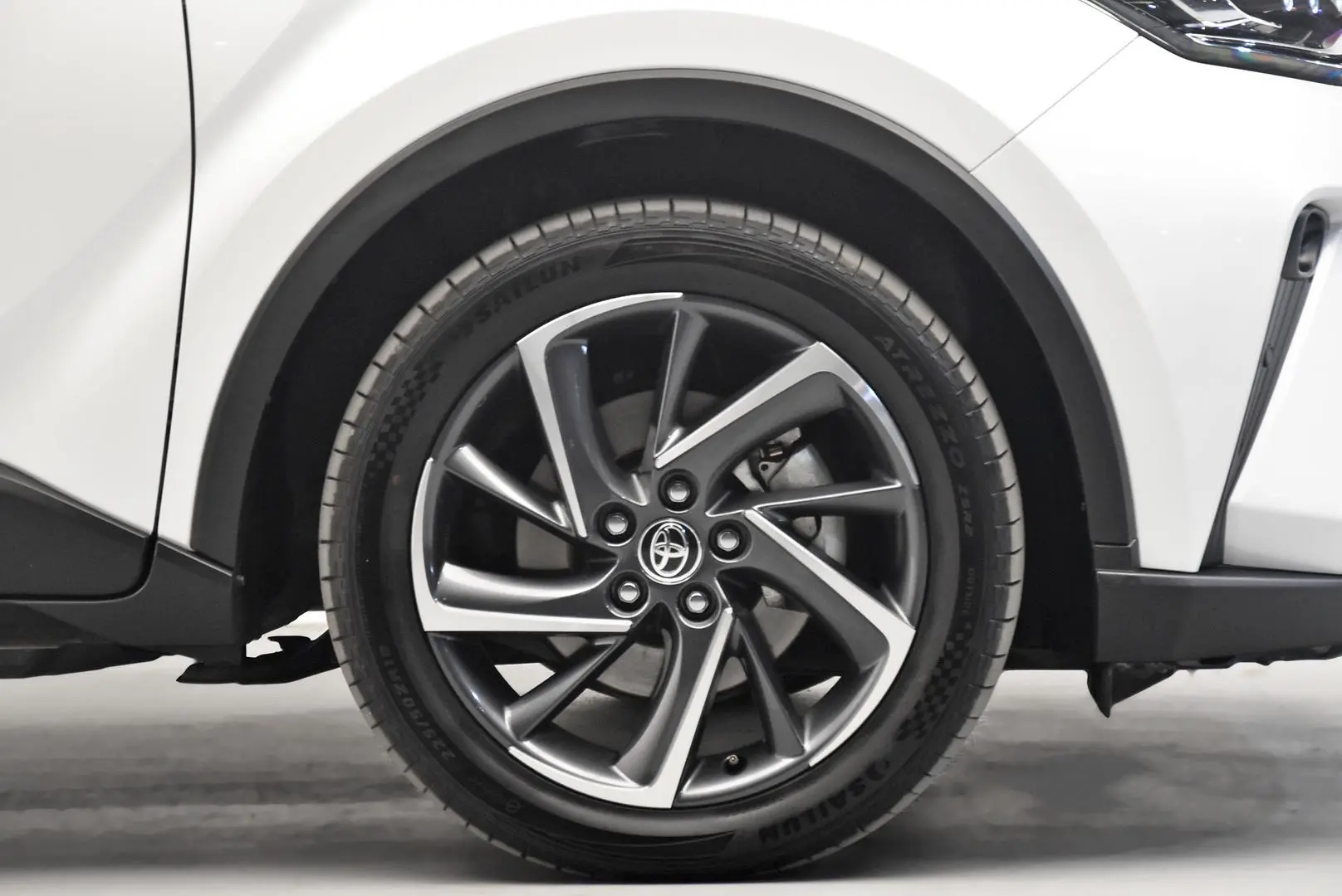 2023 Toyota C-HR Gallery Image 23