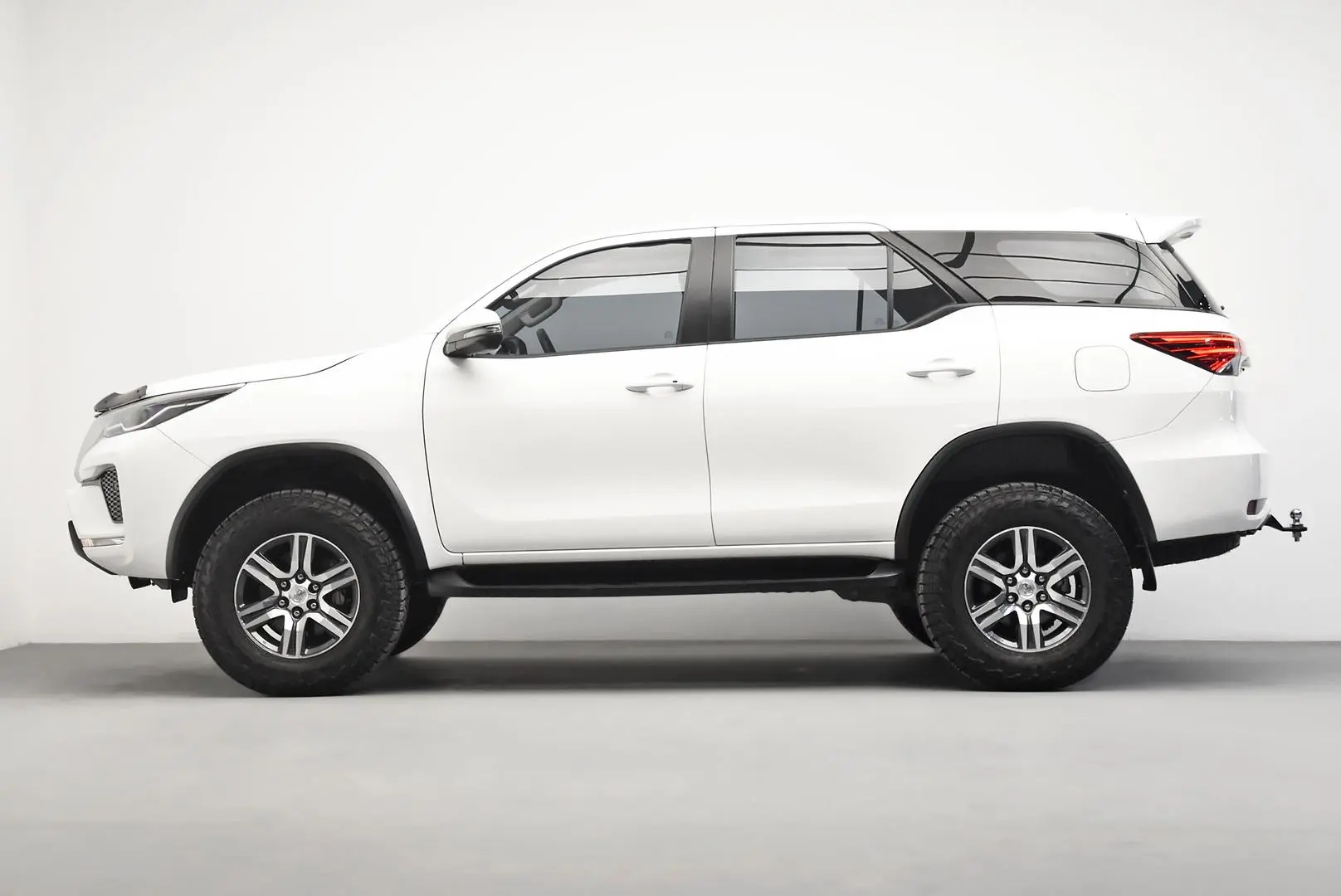 2023 Toyota Fortuner Gallery Image 4