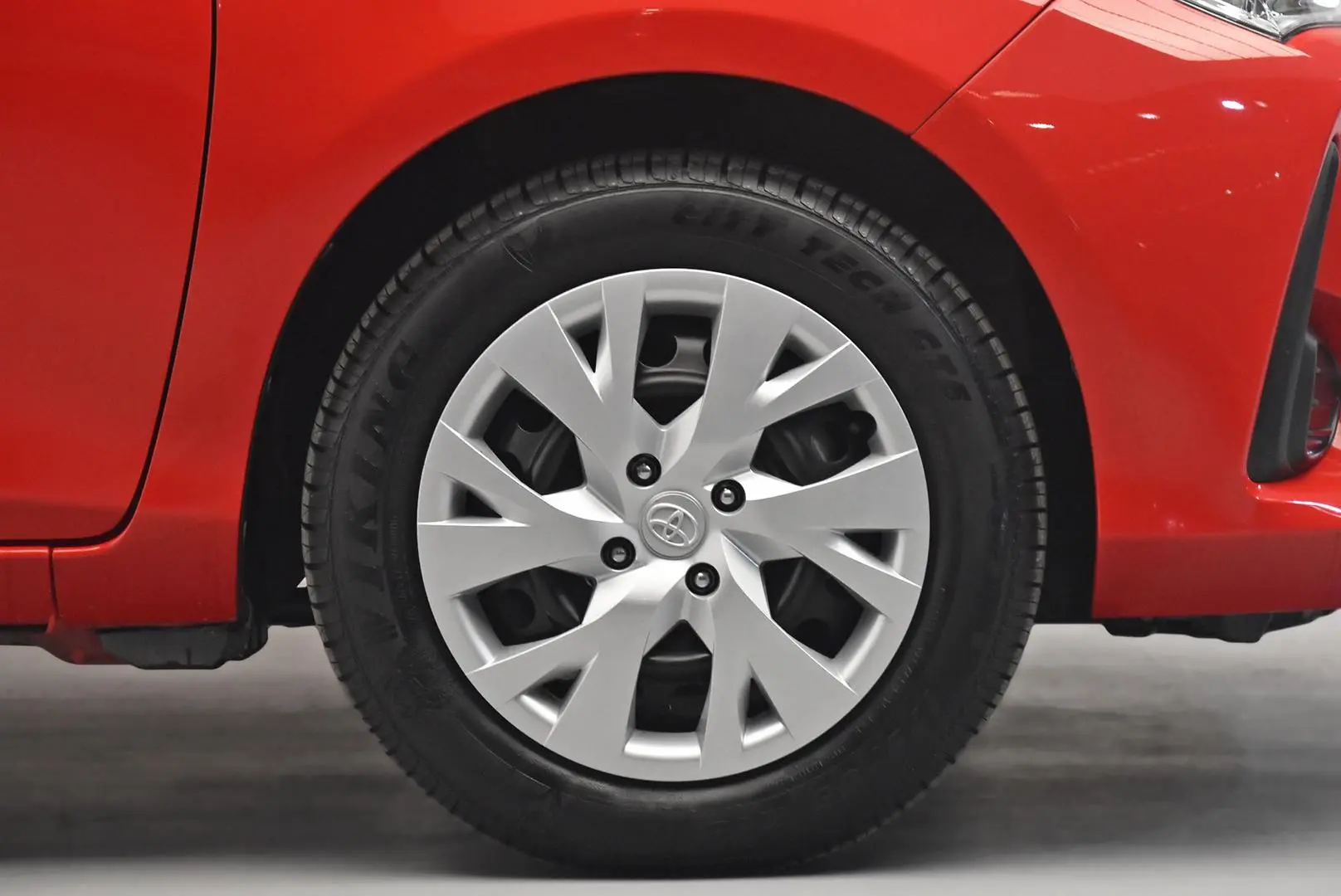 2020 Toyota Yaris Gallery Image 22