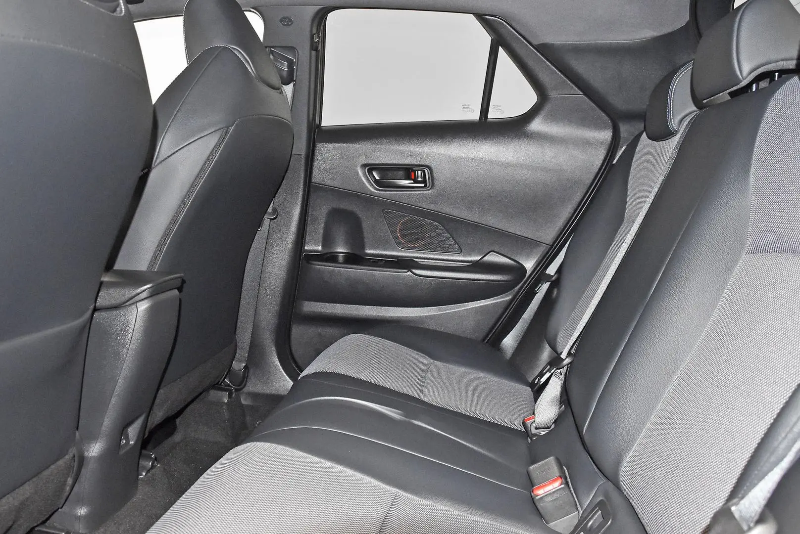 2025 Toyota C-HR Gallery Image 19