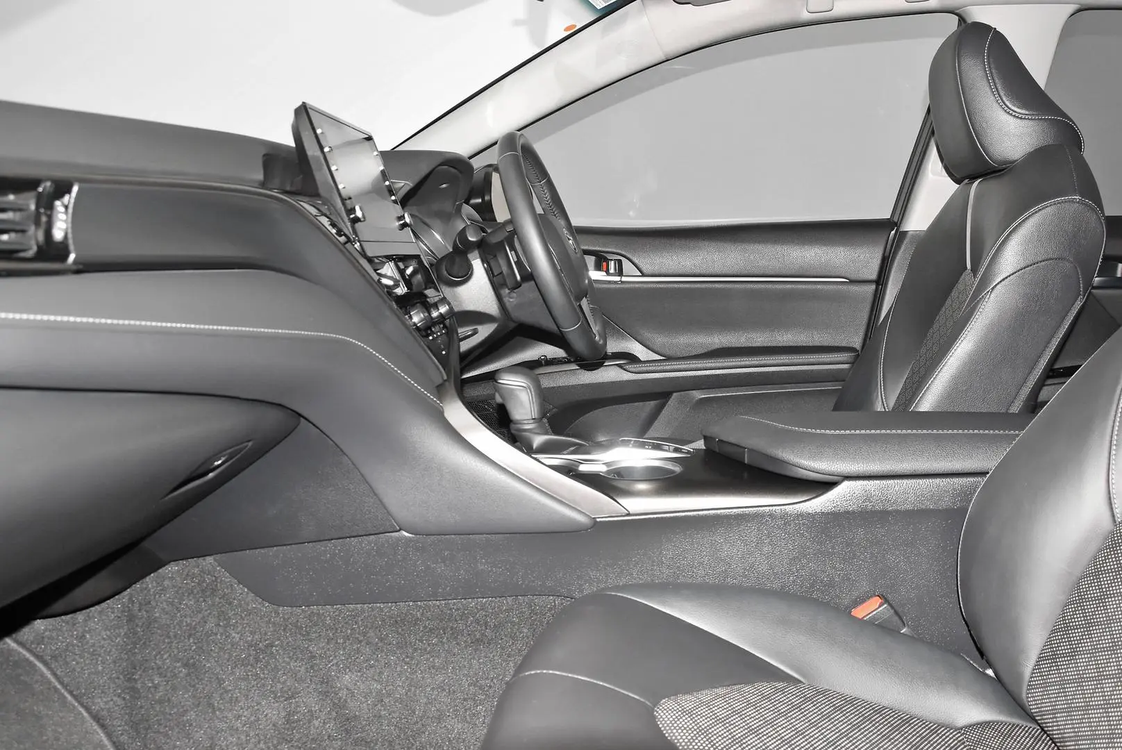 2022 Toyota Camry Gallery Image 17