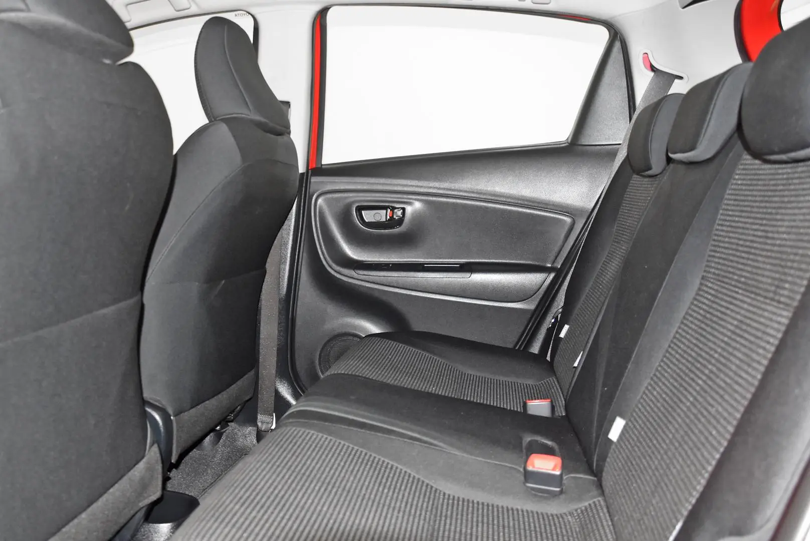 2016 Toyota Yaris Gallery Image 18