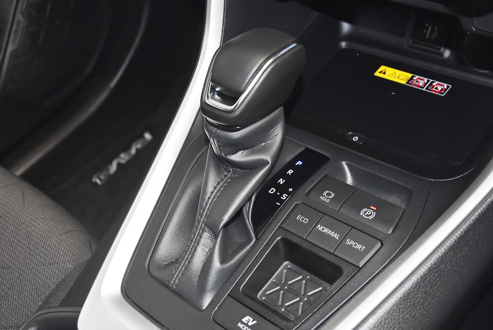 2025 Toyota RAV4 Gallery Image 14