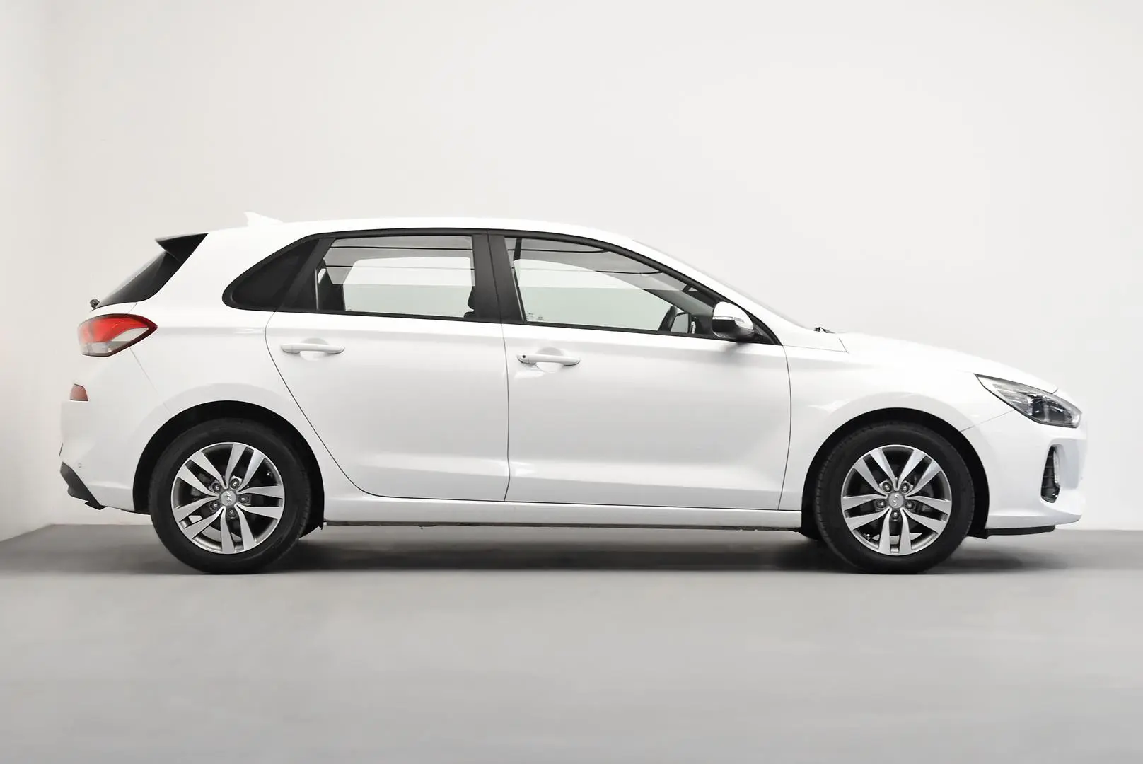 2019 Hyundai i30 Gallery Image 3