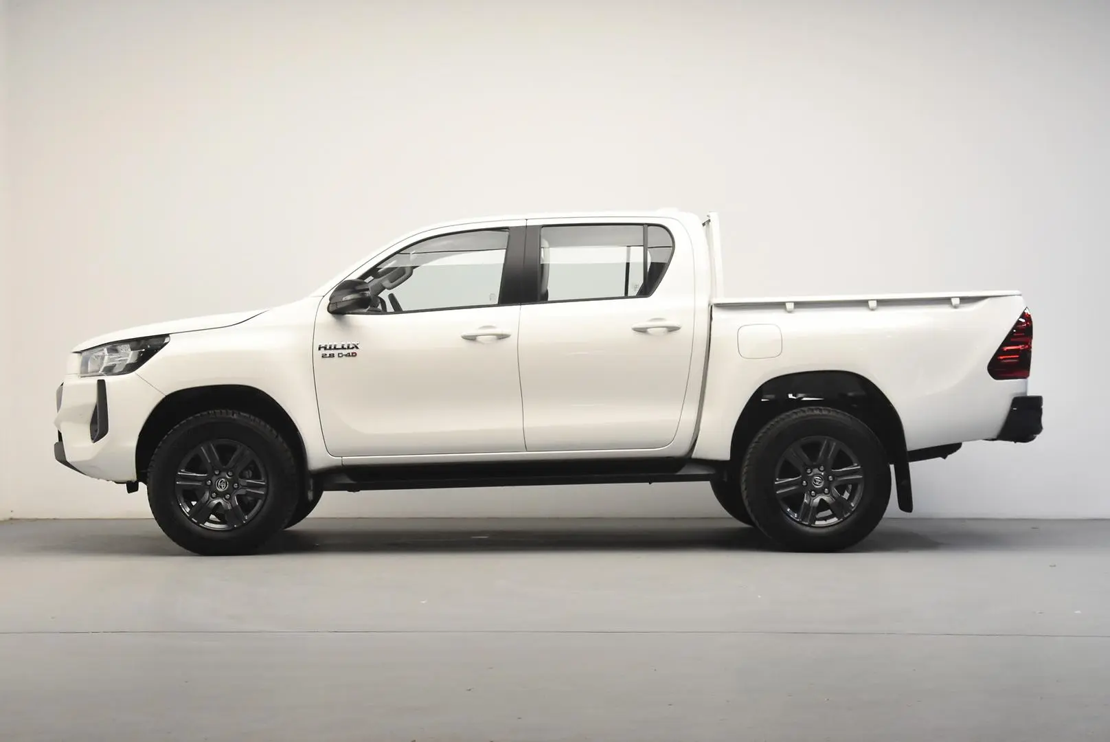 2025 Toyota Hilux Gallery Image 4