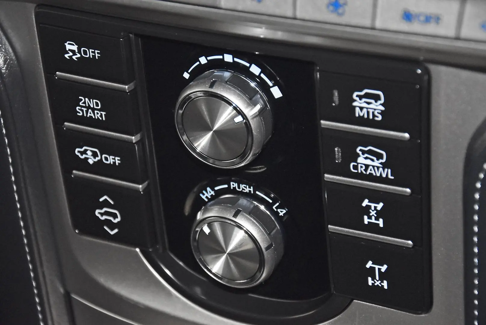 2023 Toyota Landcruiser Prado Gallery Image 14