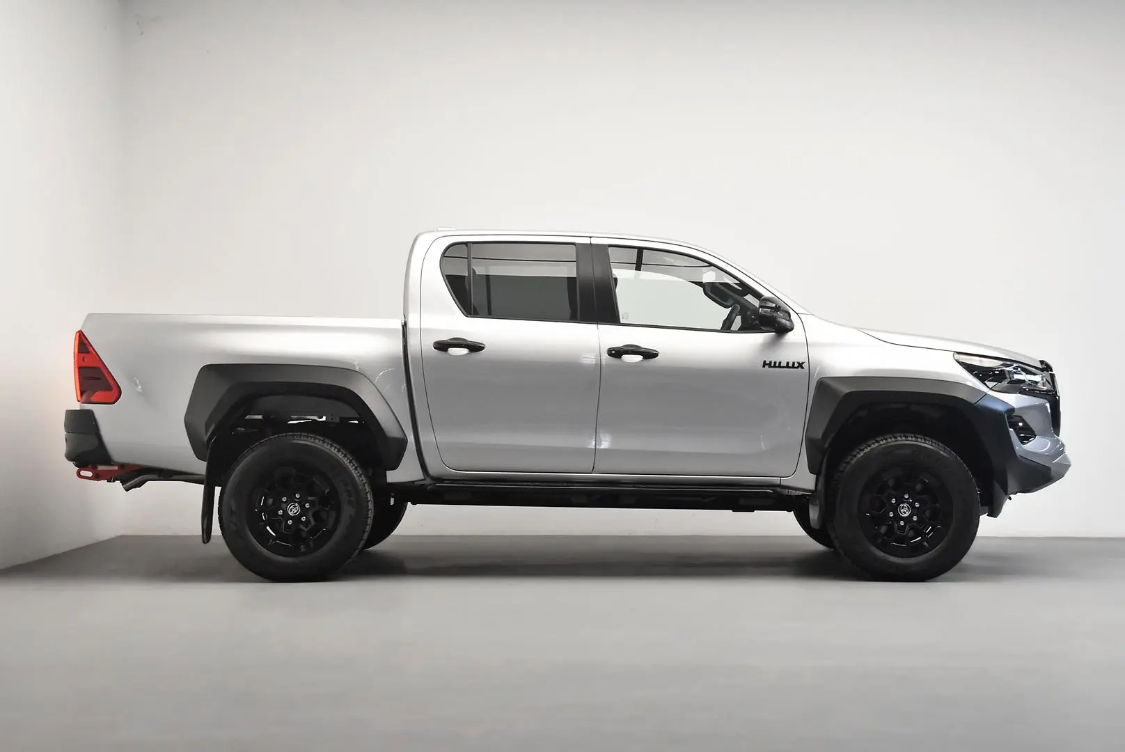 2024 Toyota Hilux Gallery Image 3