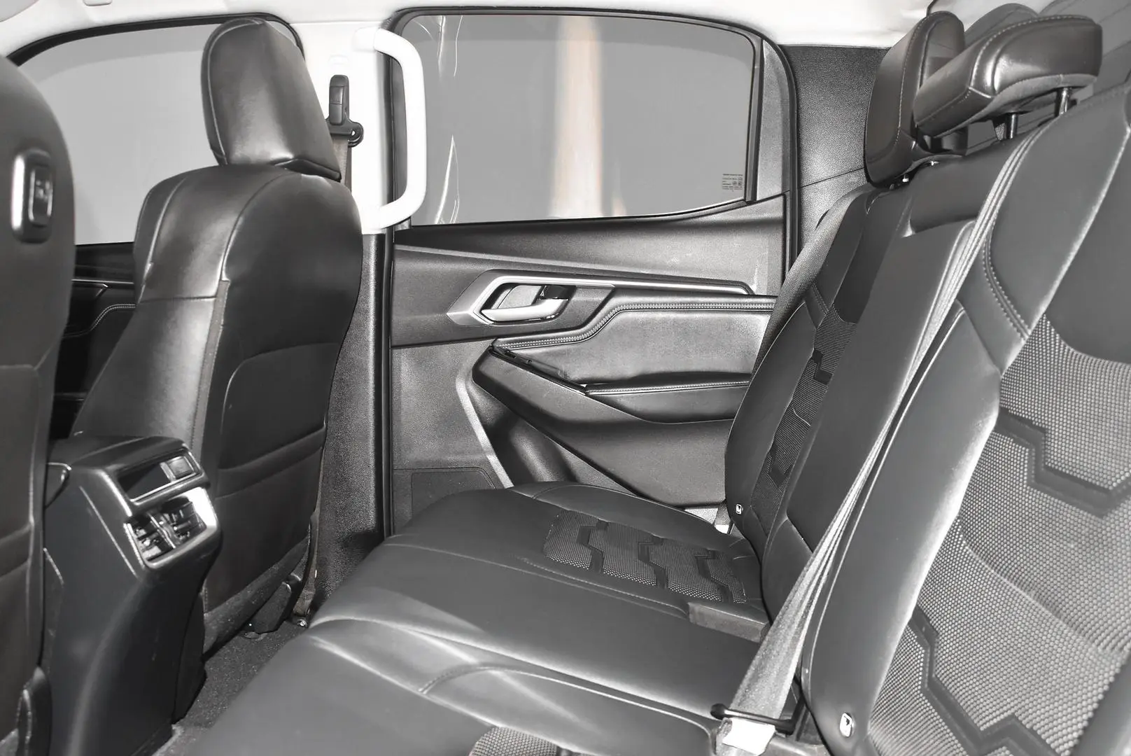 2022 Isuzu D-MAX Gallery Image 18