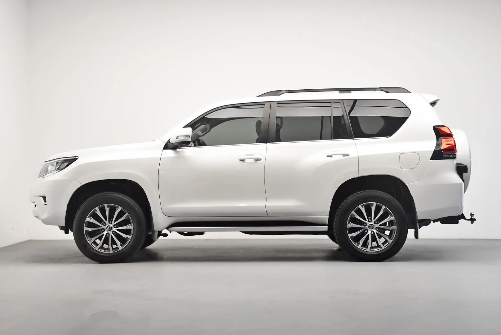 2022 Toyota Landcruiser Prado Gallery Image 4