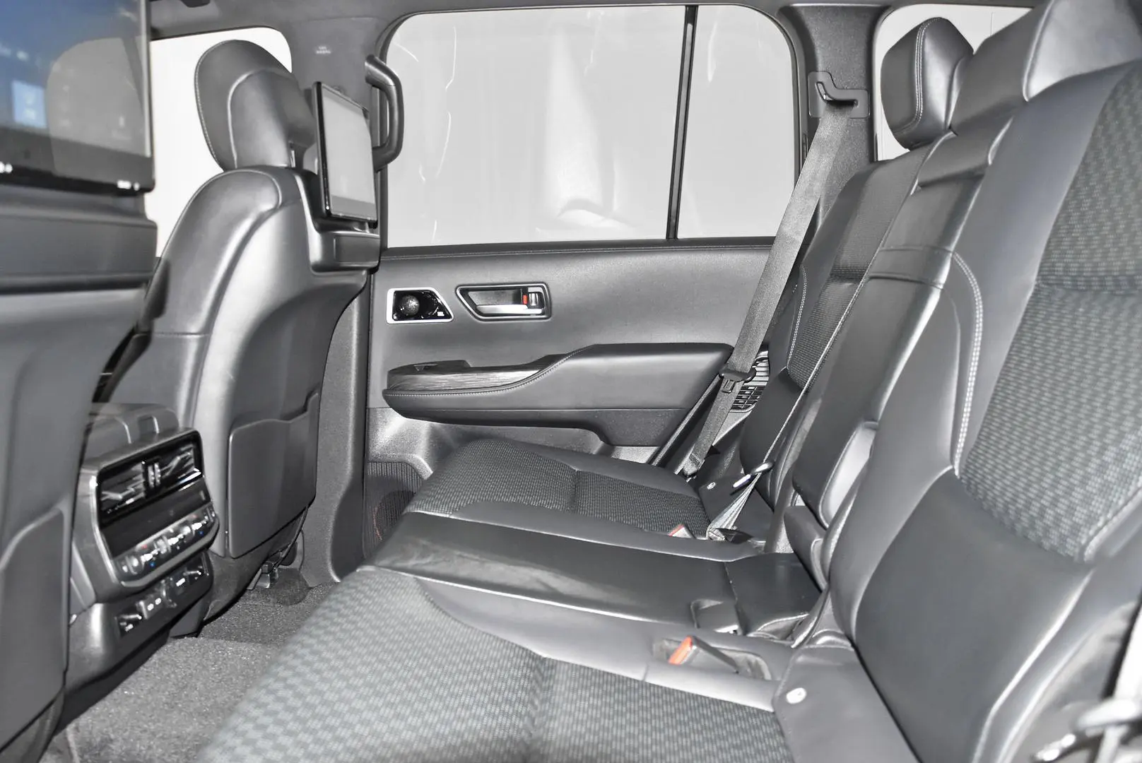 2024 Toyota Landcruiser Gallery Image 18