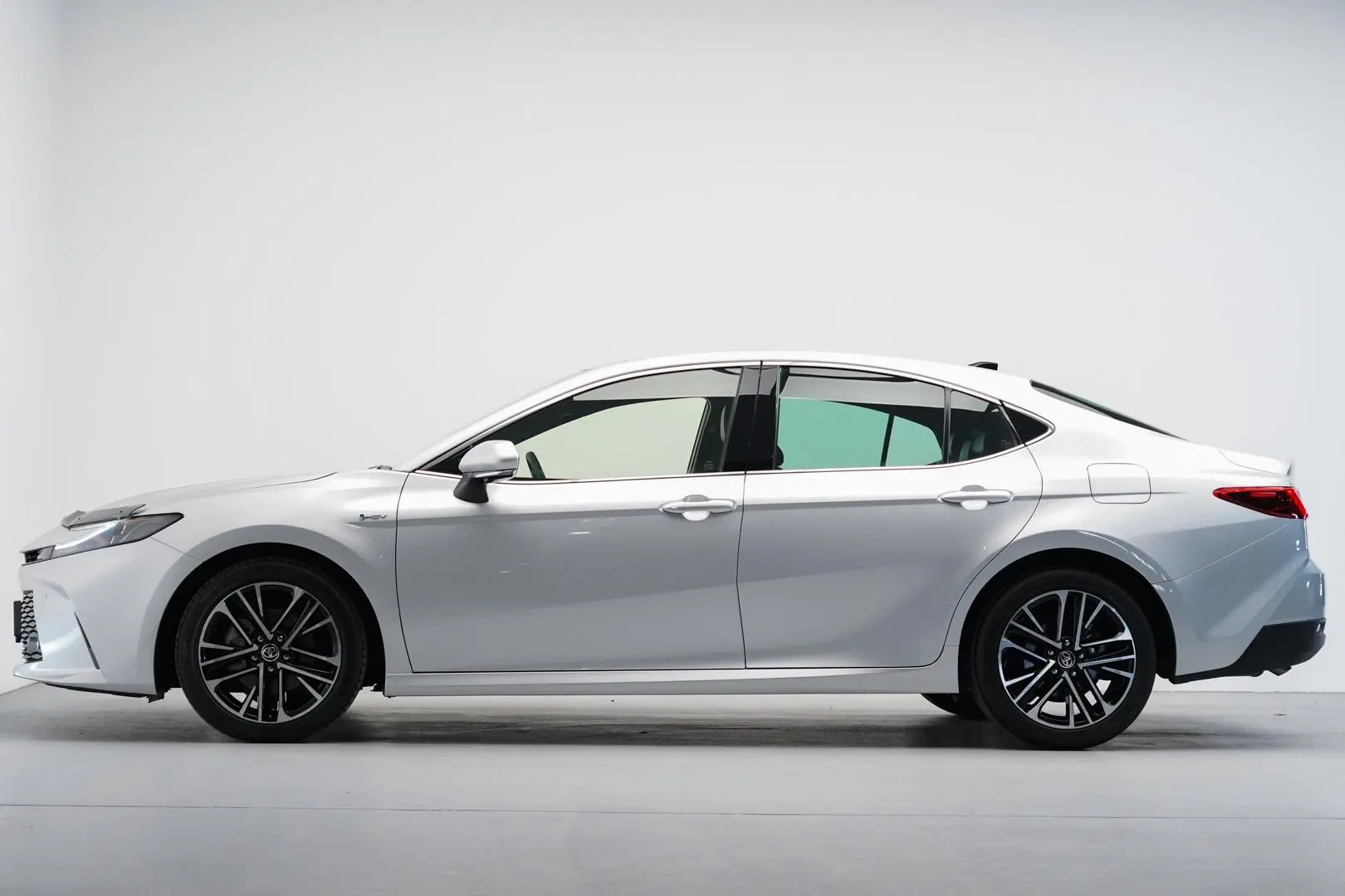2024 Toyota Camry Gallery Image 2