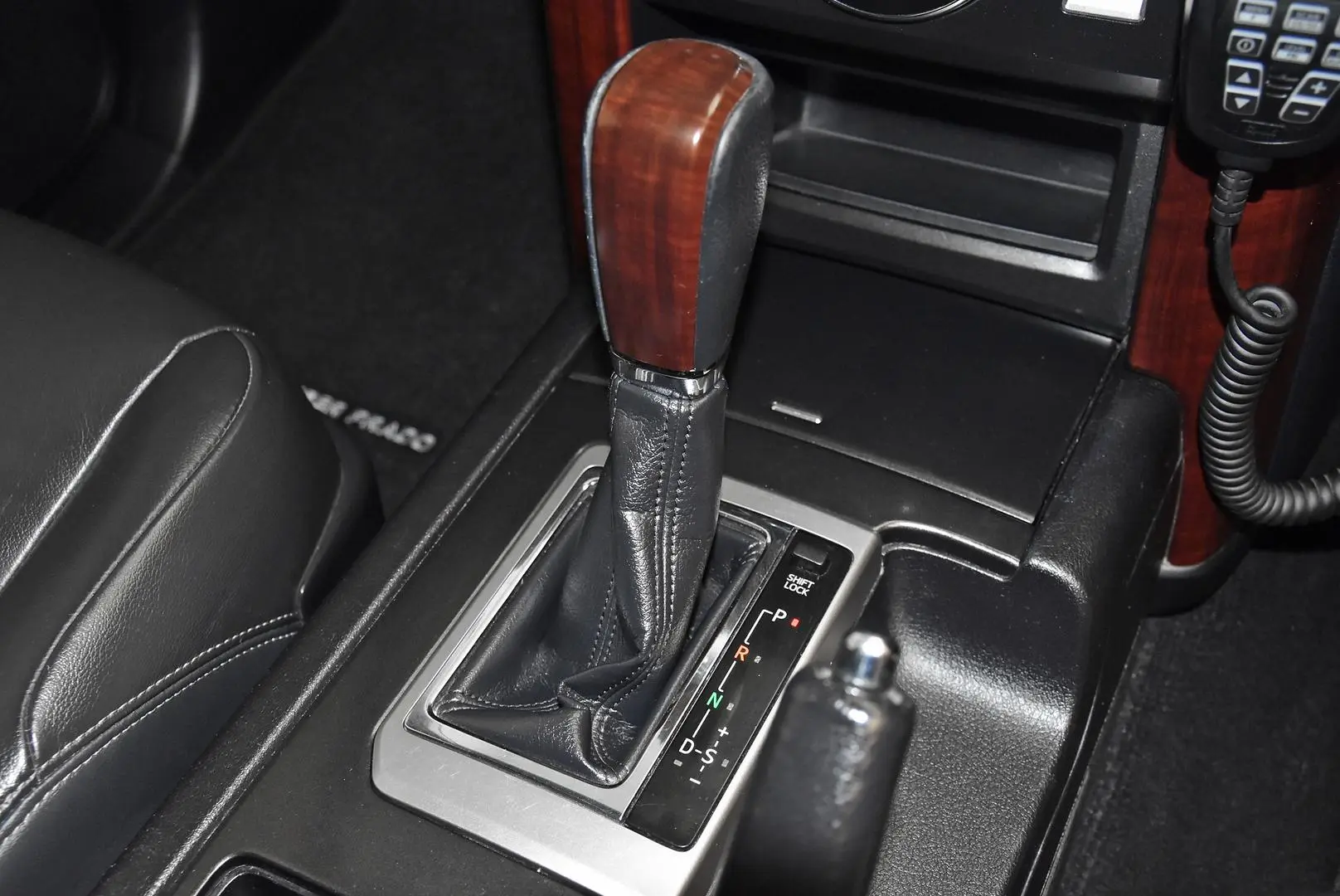 2016 Toyota Landcruiser Prado Gallery Image 13