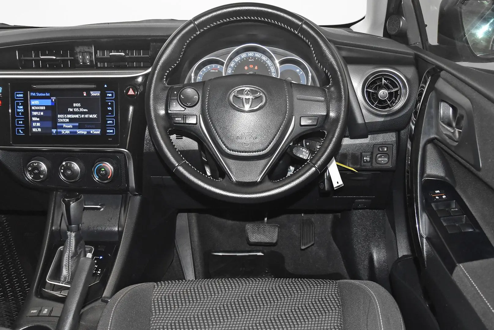 2015 Toyota Corolla Gallery Image 14