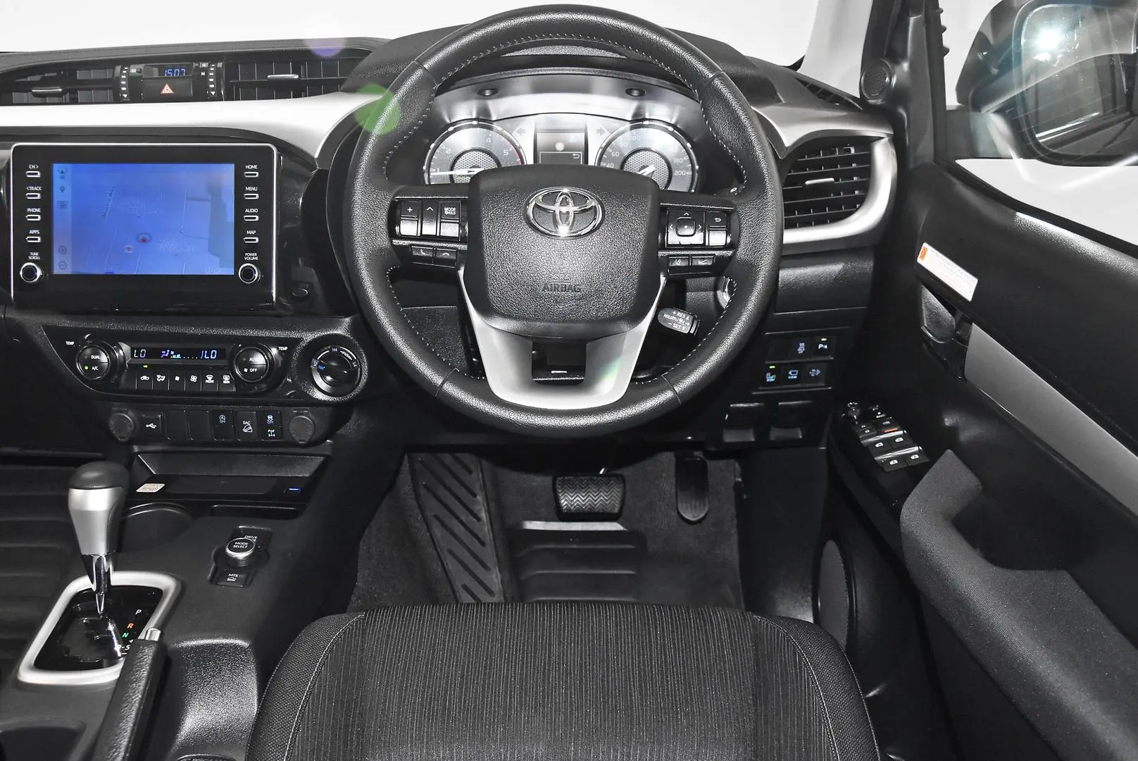 2025 Toyota Hilux Gallery Image 15