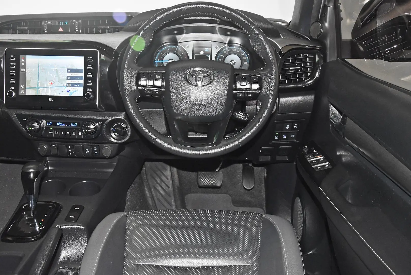 2022 Toyota Hilux Gallery Image 14