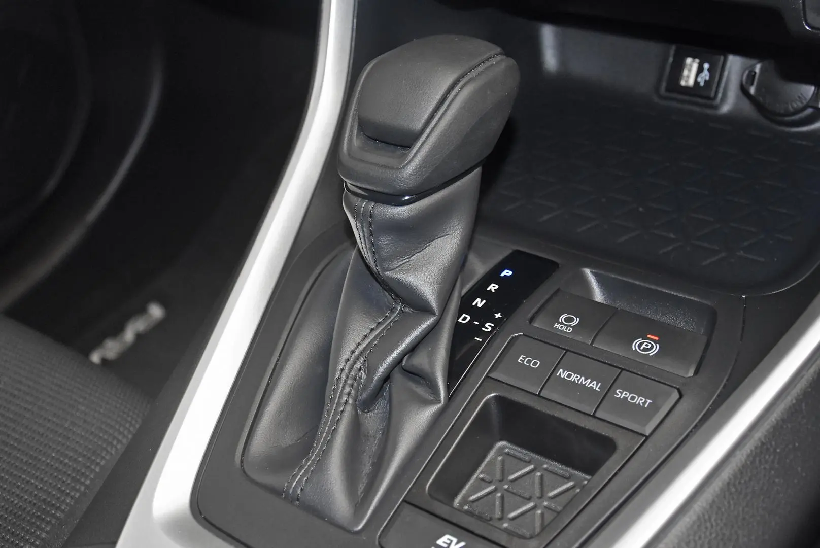 2024 Toyota RAV4 Gallery Image 14