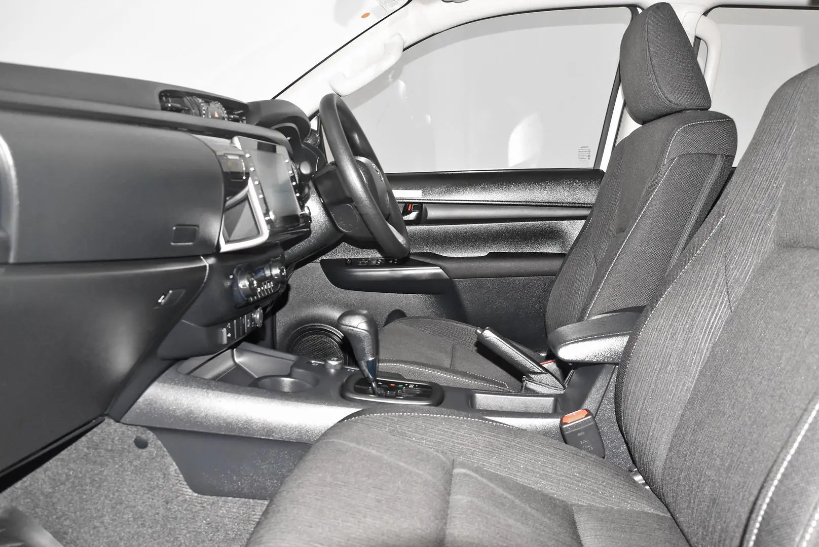 2025 Toyota Hilux Gallery Image 18